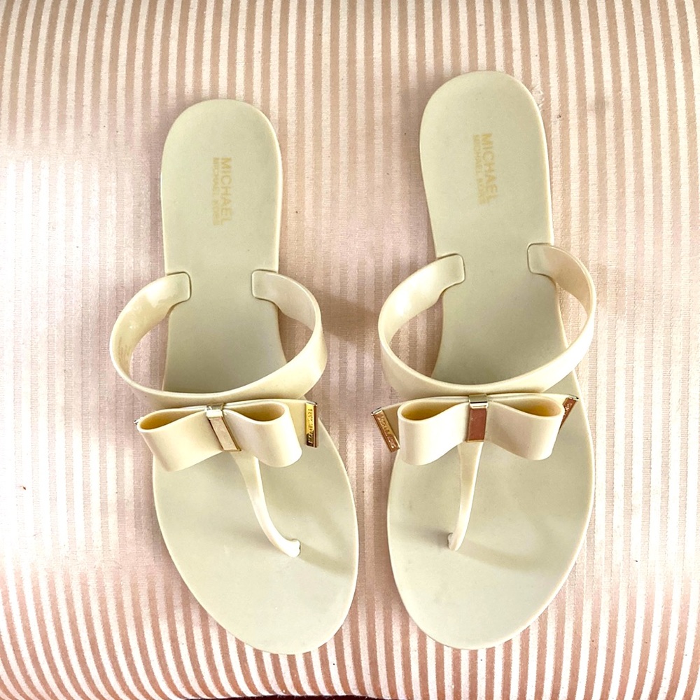 MICHAEL KORS Embellished flip flop. Beige Plastic, Size 11 New